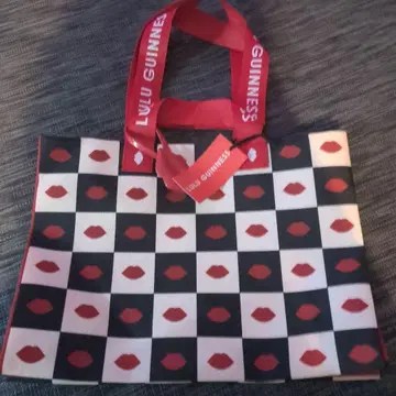 새상품 LULU GUINNESS 립 패턴 에코백