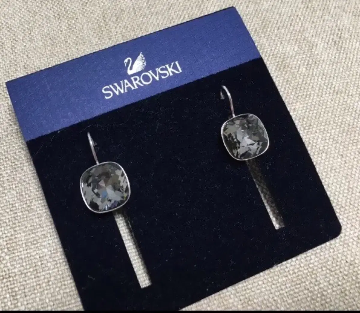 [Genuine] Swarovski Crystal Black Earrings (Full Box)