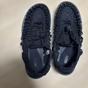 KEEN UNEEK 샌들 블랙 27cm