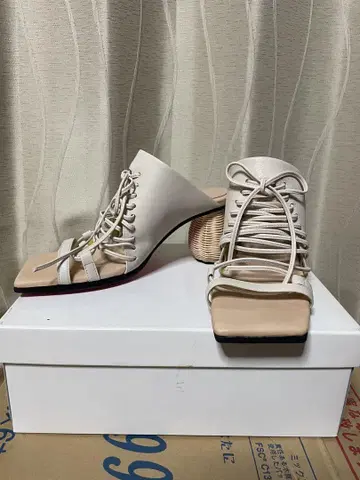 MANA 레이스업 베이지 뮬 샌들