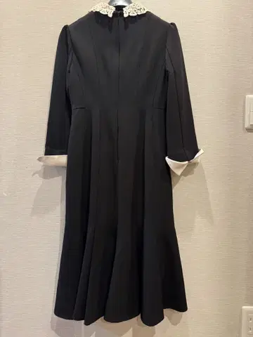 레이스 옷깃이 있는 블랙 롱 원피스 사이즈 34