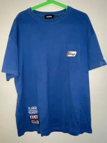 XLARGE 파랑 T셔츠 포켓 부착