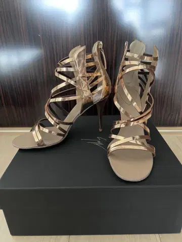 Giuseppe Zanotti 로즈 골드 가죽 케이지 샌들 36