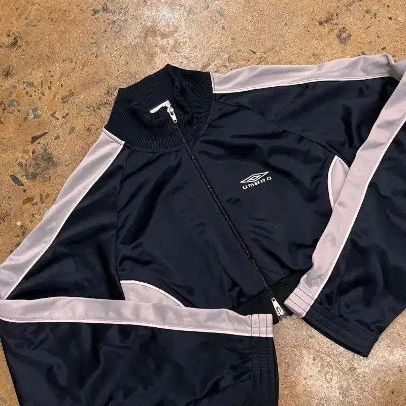 [Authentic/S] Umbro Cropped Two-Way Track Top Jersey