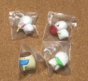 문구와 함께 마스코트 피규어 컬렉션 4종 세트