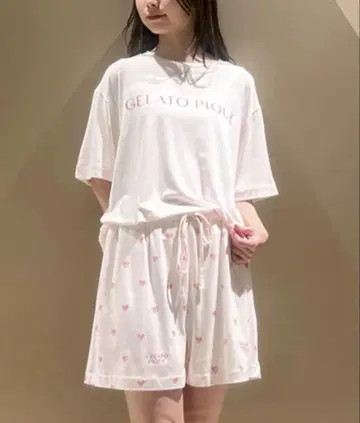 하트 무늬 모티브 로고 티셔츠 & 숏 팬츠