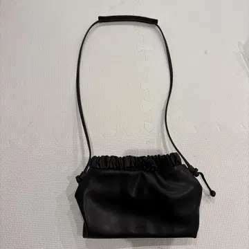 새상품급 덱케 개더링 블랙 숄더백 블랙
