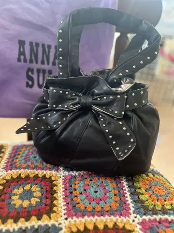 거의 미사용 * ANNA SUI 리본 포함 스터드 블랙 핸드백