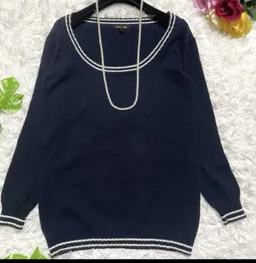 Drawer 네이비 U넥 니트