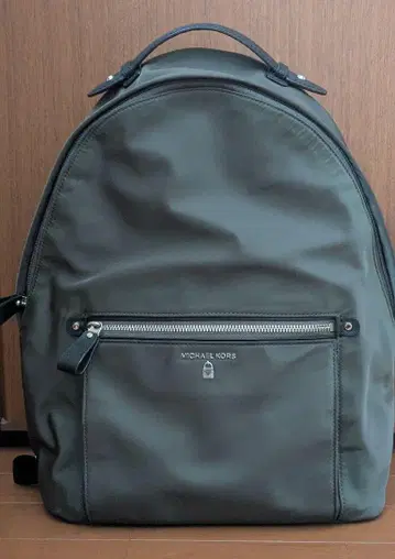 MICHAEL KORS 다크 그레이 백팩