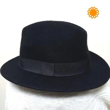 검은색 펠트 모자