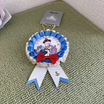 DONALD THE KING BIRTHDAY 로제트 리본 키체인
