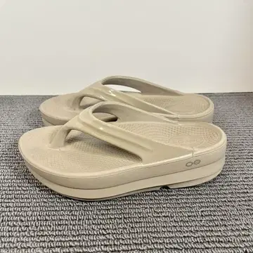 OOFOS OOmega 통굽 리커버리 샌들 23cm 베이지