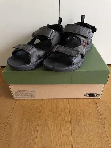23ss KEEN 킨 TARGHEE 타르기 쓰리 오픈토 샌들