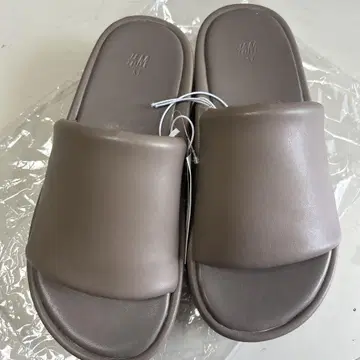 37 새상품 H&M 브라운 그레이(베이지) 통굽 비치 샌들