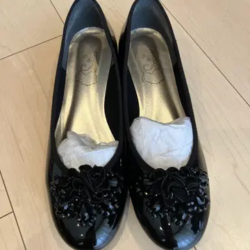 비즈 장식 블랙 플랫 슈즈
