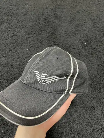 Emporio Armani 블랙 캡 58
