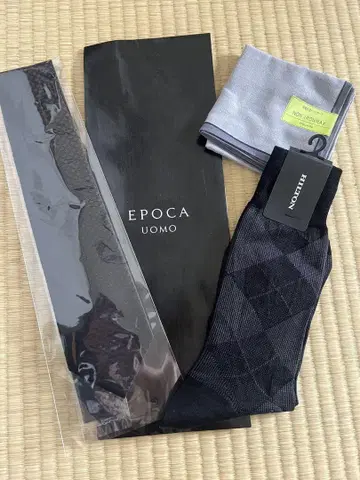 EPoca 넥타이, 손수건, 양말 정장 세트