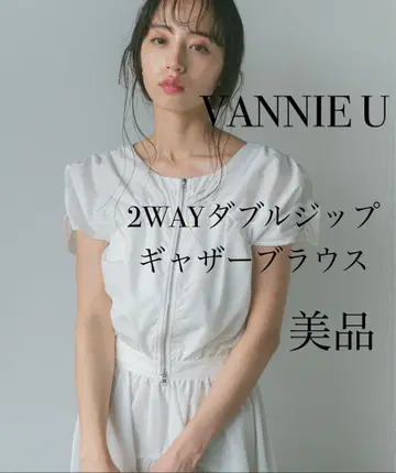 VANNIE U 2WAY 더블 지퍼 개더 블라우스 새상품급 화이트 완판템