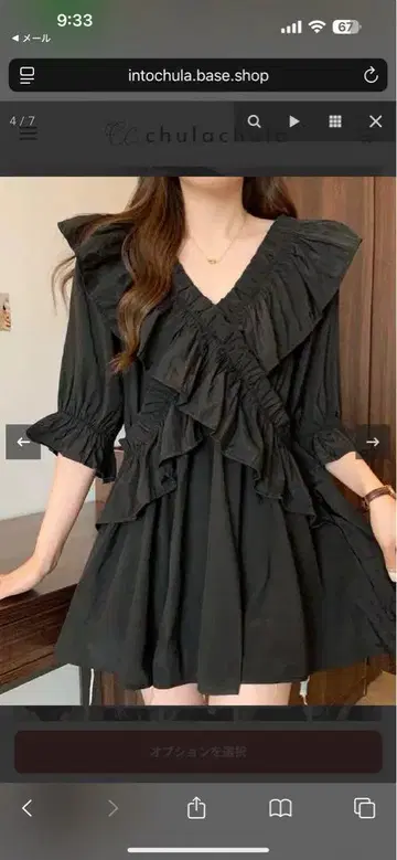 프릴이 달린 블랙 7부 소매 원피스