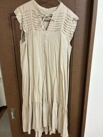 에메르 리파인즈 마 혼방 롱 원피스 베이지