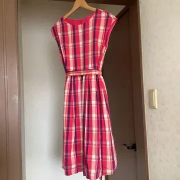 핑크 계열 체크 무늬 반팔 원피스 38