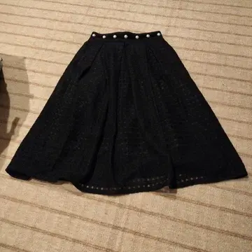 블랙 플레어 롱 스커트 펄 버튼 장식