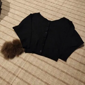 퍼가 달린 블랙 가디건 긴팔