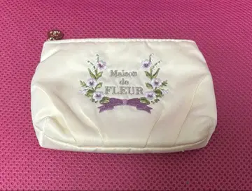 Maison de FLEUR 플라워 자수 티슈 케이스 (아이보리)