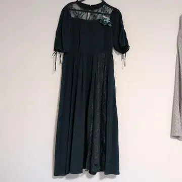 다크 그린 레이스 디테일 드레스 한 번만 착용한 깨끗한 모스 그린