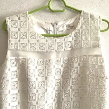 화이트 레이스 슬리브리스 튜닉