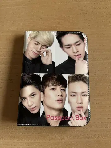 SHINee 여권 케이스
