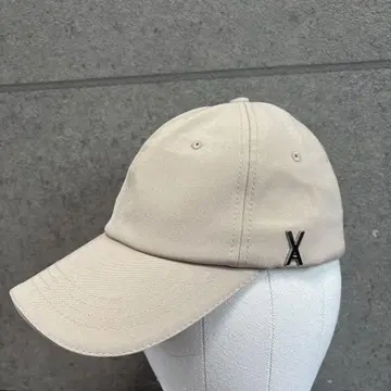 바자르 캡 베이지 실버 로고