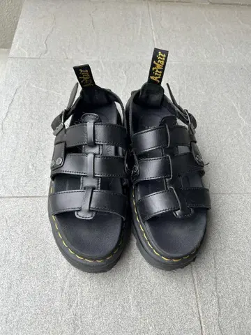 Dr.Martens 여성용 마틴 샌들 블랙 가죽