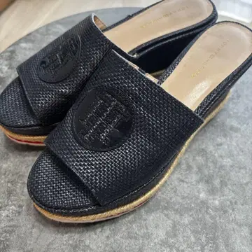 타미힐피거 샌들