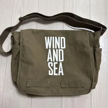 WIND AND SEA 메신저 백 카키