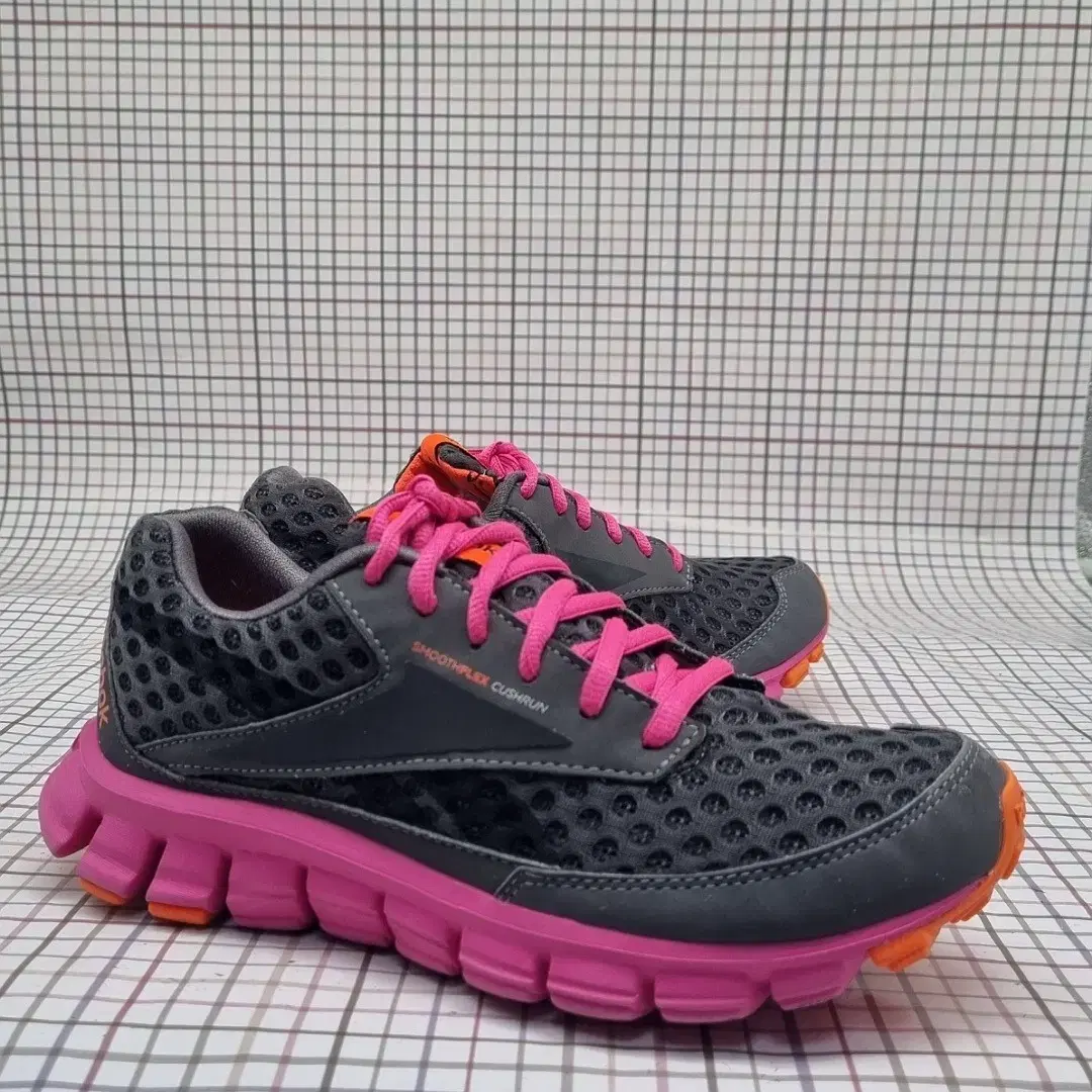 Reebok Smooth Flex Sneakers 225