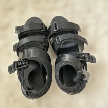 다케오 키쿠치 블랙 스포츠 샌들 3 스트랩