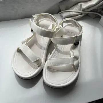 Teva 화이트 스포츠 샌들 23