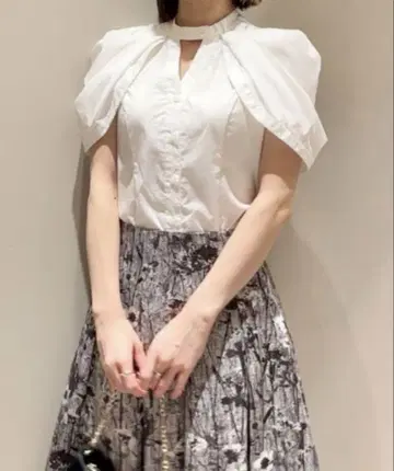 스나이델 케이프 디자인 블라우스