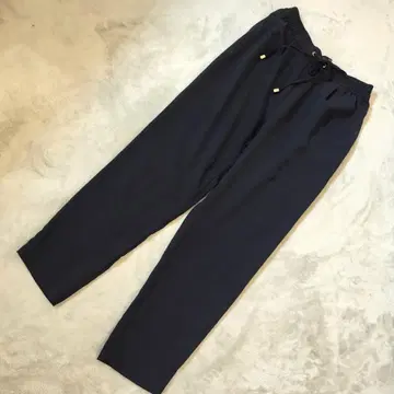 ZARA 턱 테이퍼드 팬츠 네이비 사이즈 EUR XS 캐주얼