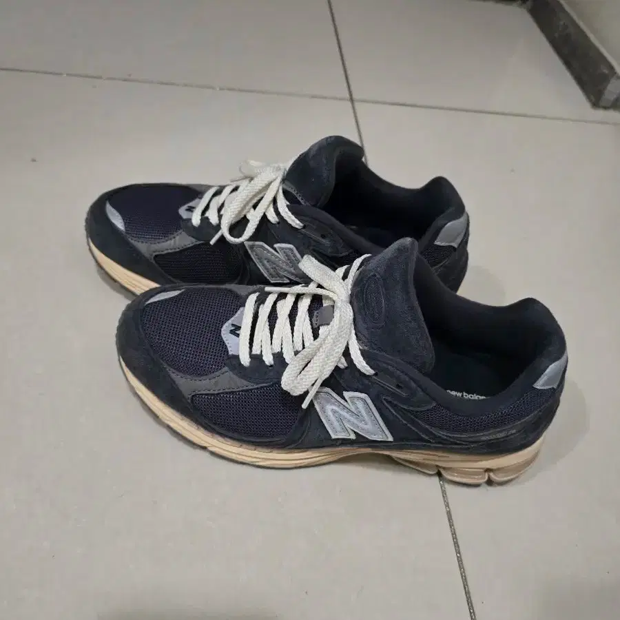 NEW BALANCE | 뉴발란스 New Balance 2002RHO Size 270 on NEW BALANCE | 뉴발란스 New Balance 2002RHO Size 270 on