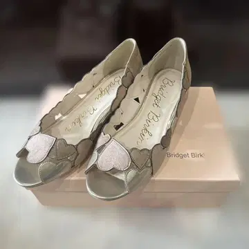 Bridget Birk 하트 모티브 플랫 슈즈