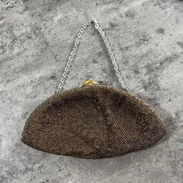 비즈 클러치백 브라운 계열 체인 핸들