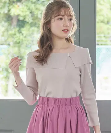 아지메 리브 오프 숄더 펄 니트 풀오버 그레이쉬 베이지