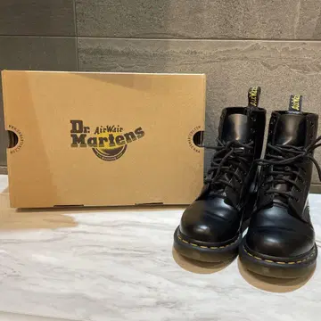 Dr. Martens 블랙 부츠