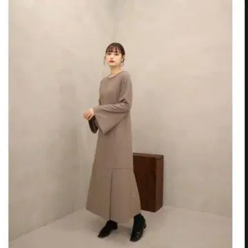 acka 백 오픈 플레어 원피스
