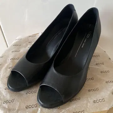 미사용 새상품 ECCO 에코 오픈토 펌프스 블랙 EU40(25cm)