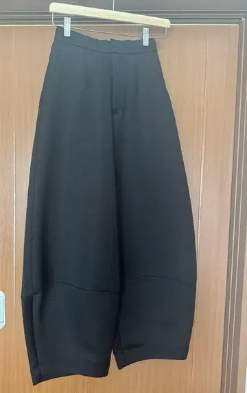 UN3D 바나나 와이드 슬랙스 팬츠 미사용
