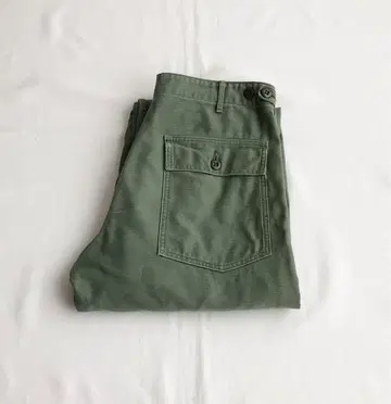 오어슬로우 사이드 조절 코튼 새틴 베이커 팬츠